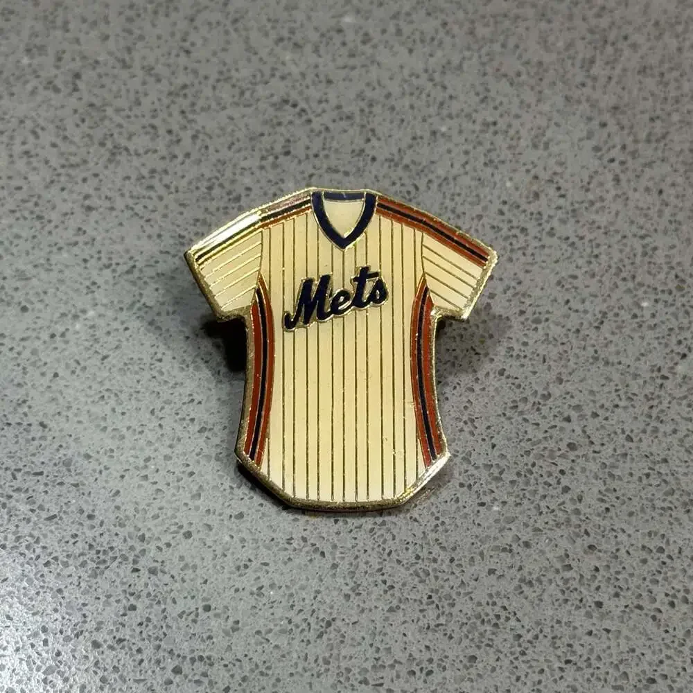 Vintage NY New York Mets MLB Baseball Jersey Enamel Lapel Pin Badge Fan Souvenir